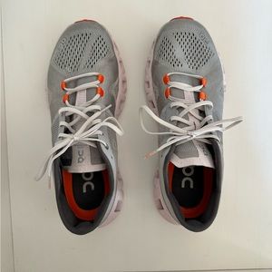 Women’s On Cloud X, size 7